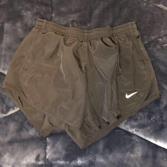 YOUTH medium nike shorts - Picture 1 of 1